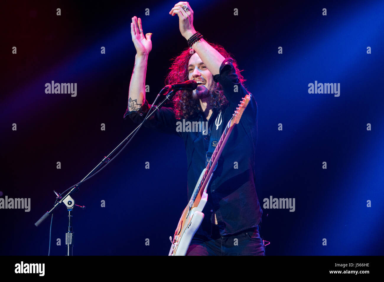 Turin, Italien. 15. Mai 2017. Die englische Rockband RAVENEYE führt live auf der Bühne PalaAlpitour Eröffnungsshow der Kiss Credit: Rodolfo weitertransferiert/Alamy Live News Stockfoto