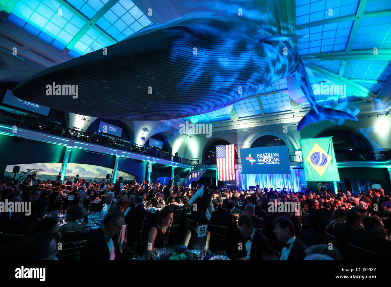 New York, USA. 16. Mai 2017. Person des Jahres 2017 (Persönlichkeit des Jahres) von der Brasilien-US Chamber Of Commerce bei einem Galadinner im Museum of Natural History in Manhattan in New York City am Dienstag, 16. São Paulo Bürgermeister João Dória Jr. erhielt die Auszeichnung zusammen mit Thomas Shannon, ehemaliger US-Botschafter in Brasilien Credit: Brasilien Foto Presse/Alamy Live News Stockfoto