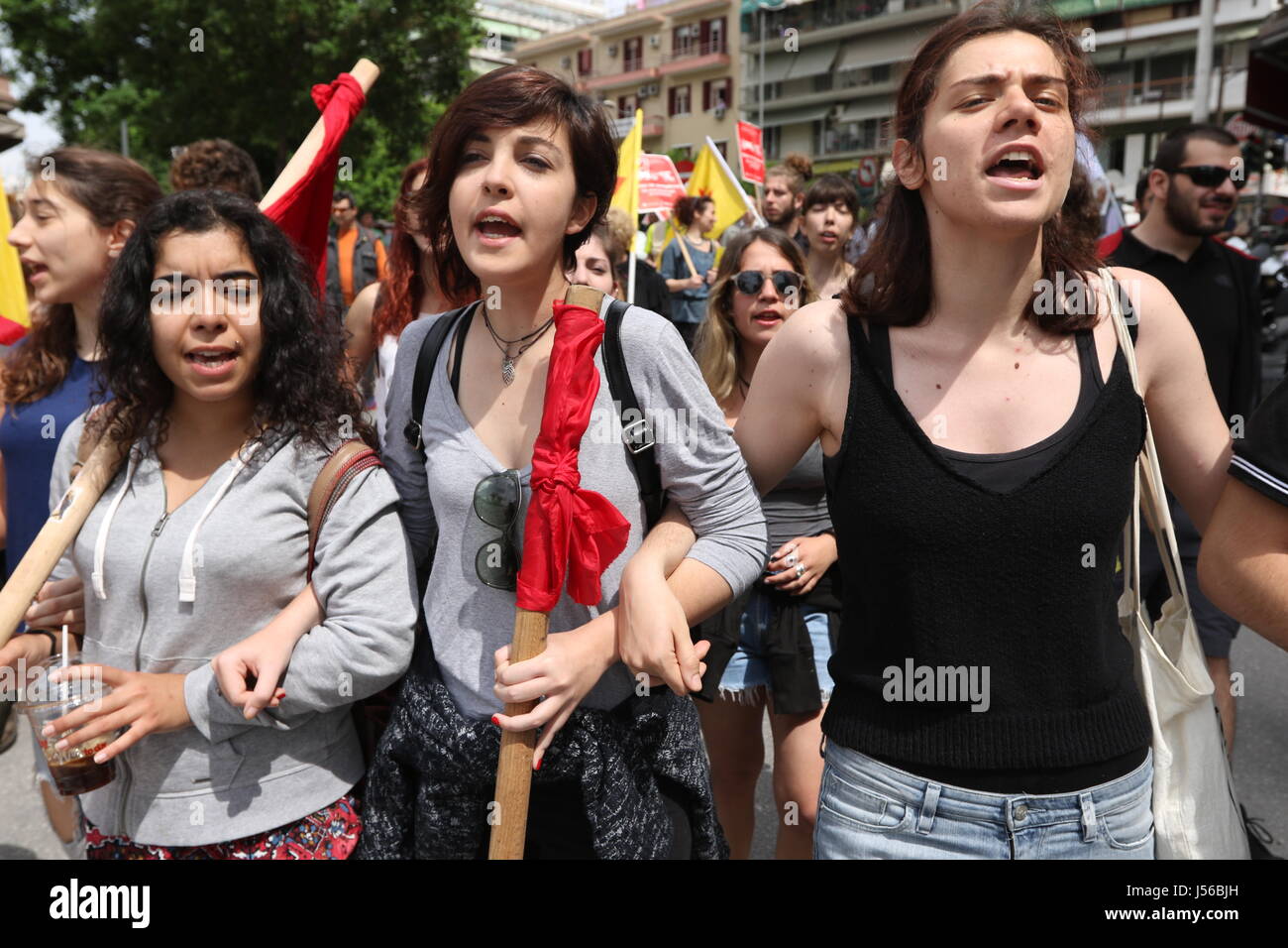 Thessaloniki, Griechenland, Mai 17. 2017. Mehrere tausend Griechen gingen auf die Straße als Bestandteil einer 24-stündigen Generalstreik durch die griechischen Gewerkschaften aus Protest über eine neue Runde der Sparmaßnahmen, die die griechische Regierung hat mit seiner Creditos vereinbart. Bildnachweis: Orhan Zolak / Alamy Live News Stockfoto