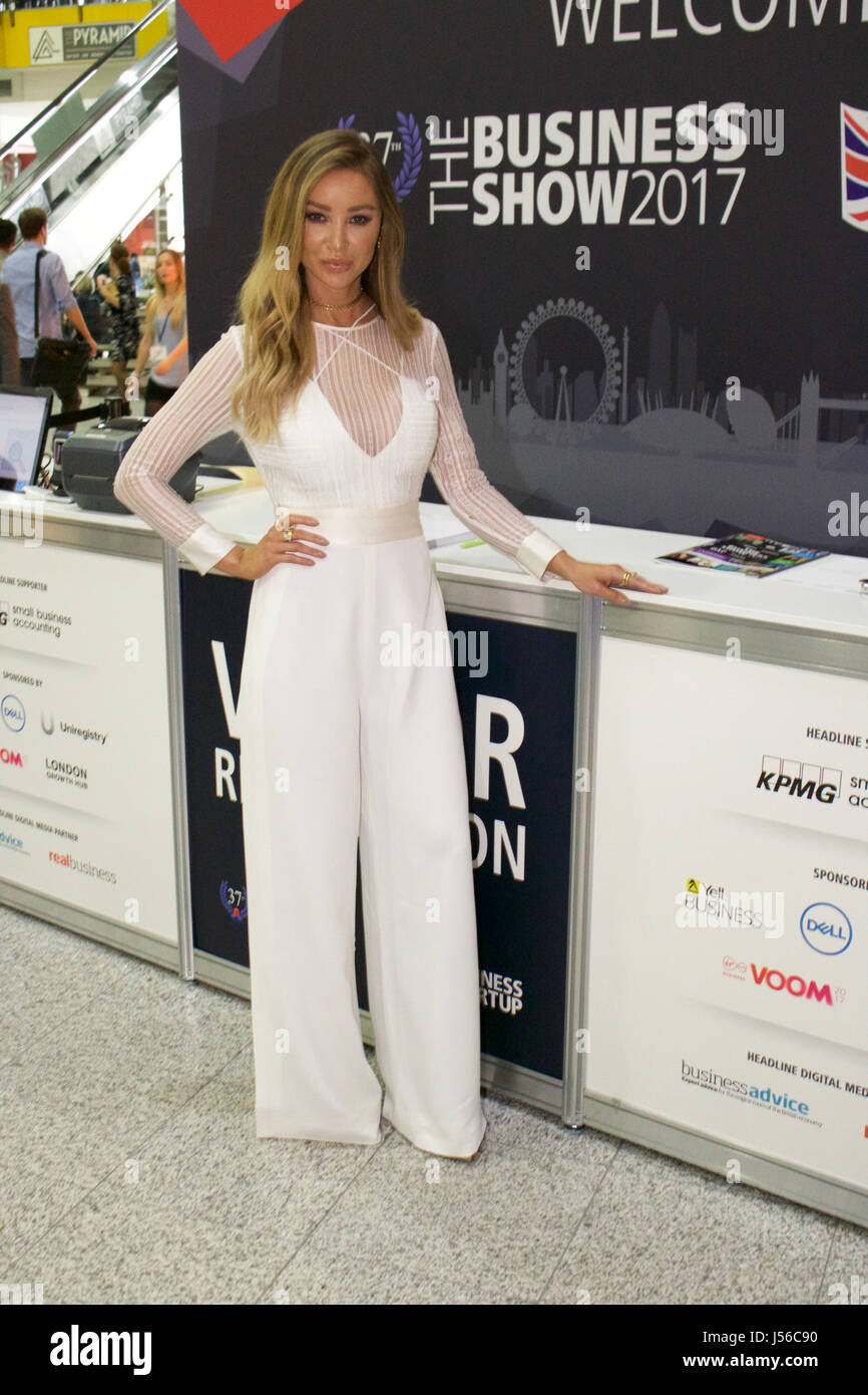 London, UK. 17. Mai 2017. Lauren Pope Ankunft im Geschäft zeigen 2017 im Excel Exhibition Centre London wo sie als Keynote-Speaker erscheint. Gekleidet in einem weißen Overall mit Netz-Detail und ausgestellte Beine aufgeteilt. Sowie einem TV ist star DJ und Model Lauren ein scharf Unternehmer, die ihr eigenes Haar-Verlängerung-Geschäft läuft. Bildnachweis: Ayeesha Walsh/Alamy Live-Nachrichten Stockfoto