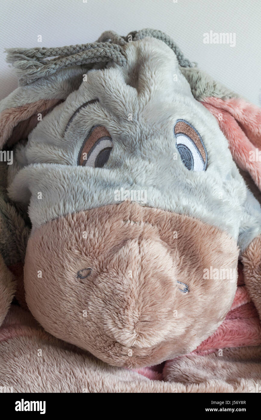 Kuscheliges Stofftier Eeyore - Charakter von Disney Winnie The Pooh Stockfoto