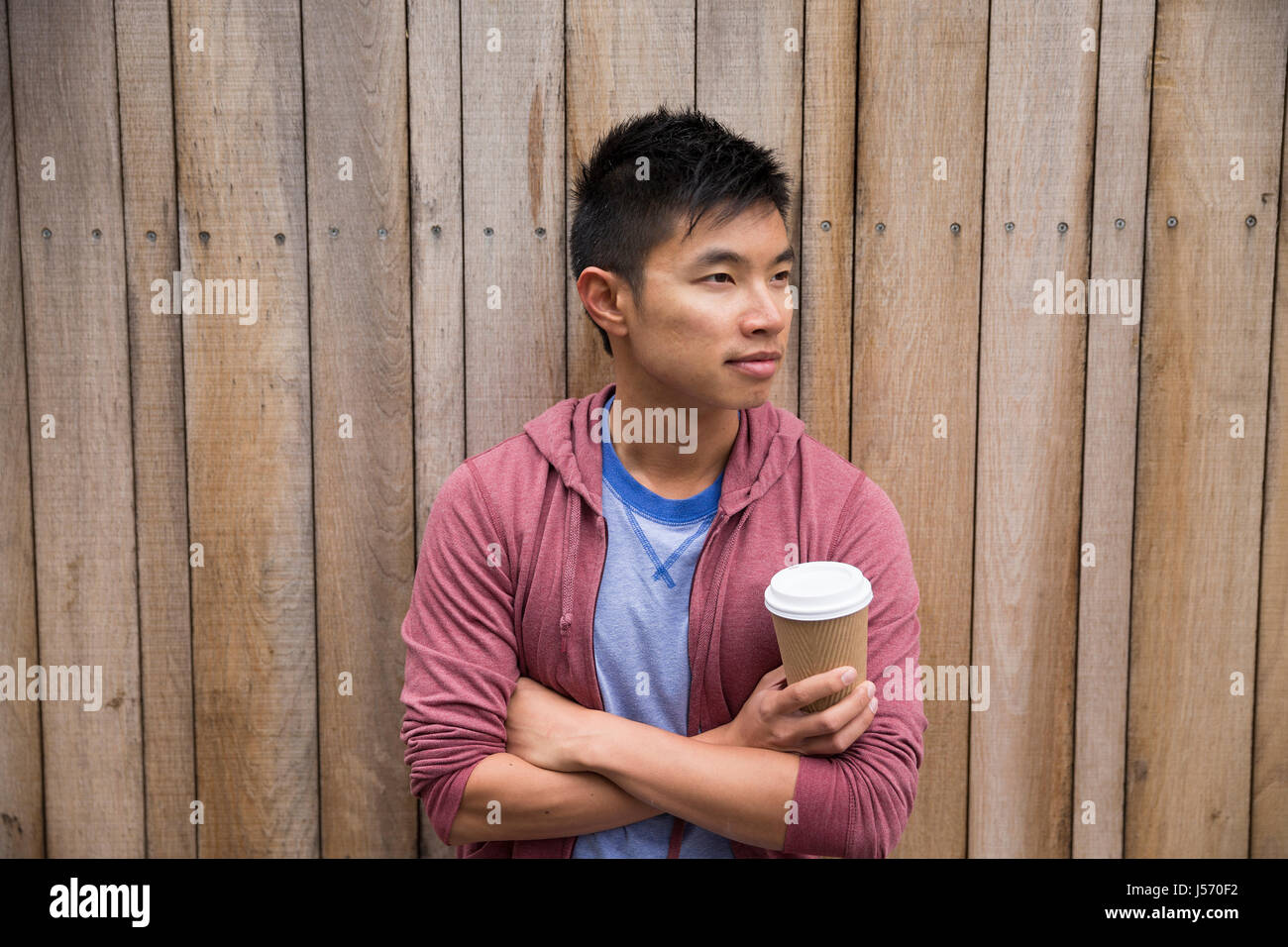 Porträt eines angesagten urbanen chinesischen Mann. Urbane Mensch in der Straße. Stockfoto