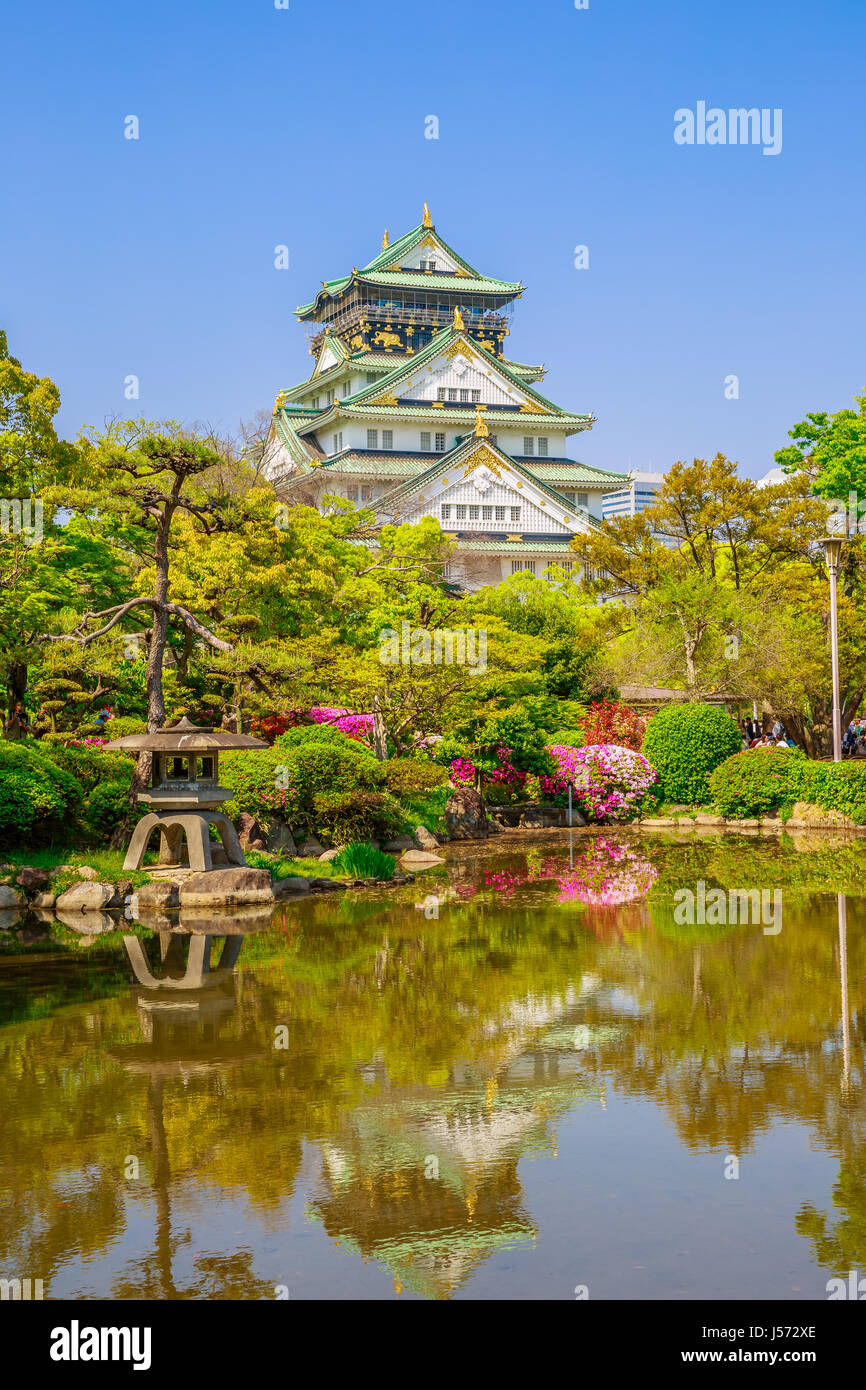 Burg von Osaka zu reflektieren Stockfoto