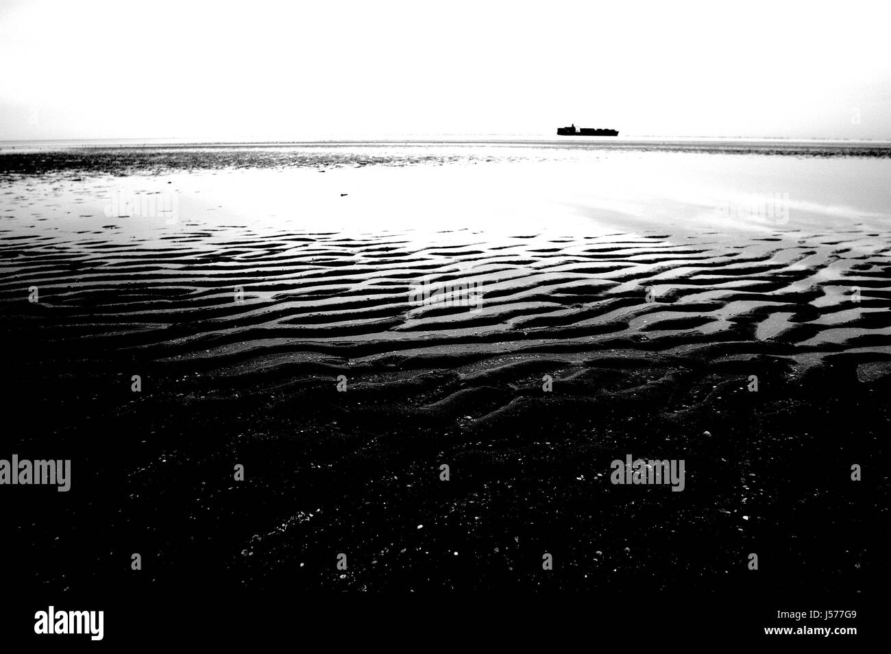 Segelboot Segelschiff Ruderboot Boot Wasserfahrzeug schwarze dunkelhäutige kohlschwarze Schiffe Stockfoto