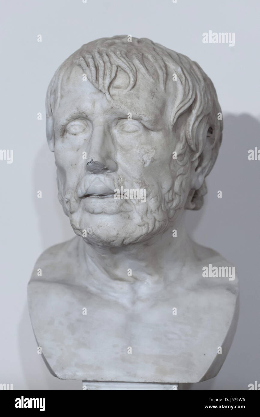 Marmorbüste von den sogenannten Pseudo-Seneca. Römische Kopie aus dem 1. Jahrhundert n. Chr. nach einem griechischen Original vom Ende des 2. Jahrhundert v. Chr. aus der Farnese-Sammlung auf dem Display im Archäologischen Nationalmuseum in Neapel, Kampanien, Italien. Die Büste wurde gehofft ein Porträt von Roman Stoic Philosoph Seneca der jüngere, bis das beschriftete römischen Porträt identifiziert wurde, jetzt allgemein gekennzeichnet als eine phantasievolle Porträt von Hesiod oder Aristophanes. Stockfoto