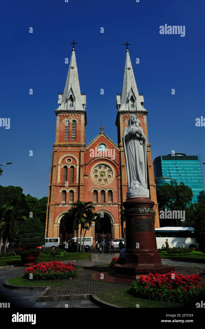 Kathedrale Notre Dame Basilika von Saigon oder Dom Basilika Unserer Lieben Frau von der Unbefleckten Empfängnis in Ho Chi Minh City, Vietnam Stockfoto