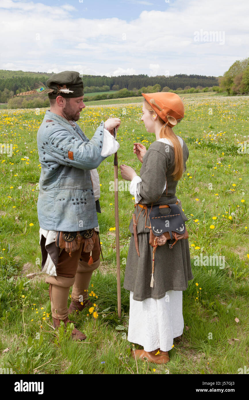 Hand-Kanonen abgefeuert von einer Reenactment-Gruppe, rekonstruierten mittelalterlichen Haus, Nienovers, Bodenfelde, Niedersachsen, Deutschland Stockfoto