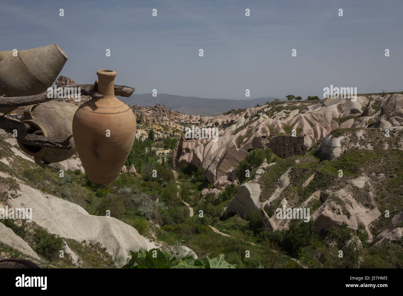 Blick auf einzigartige Taubental und die Stadt von Uchisar, Kappadokien, Nevsehir, Anatolien, Türkei Stockfoto