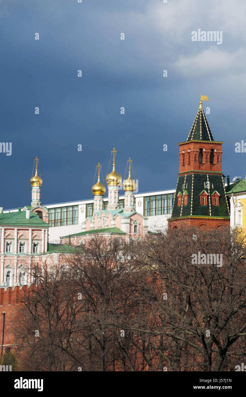 Moskau: der Komendantskaya Turm (der Kommandant), eines der Kreml Türme, abgeschlossen im Jahre 1495, gesehen vom Alexander Garden Stockfoto