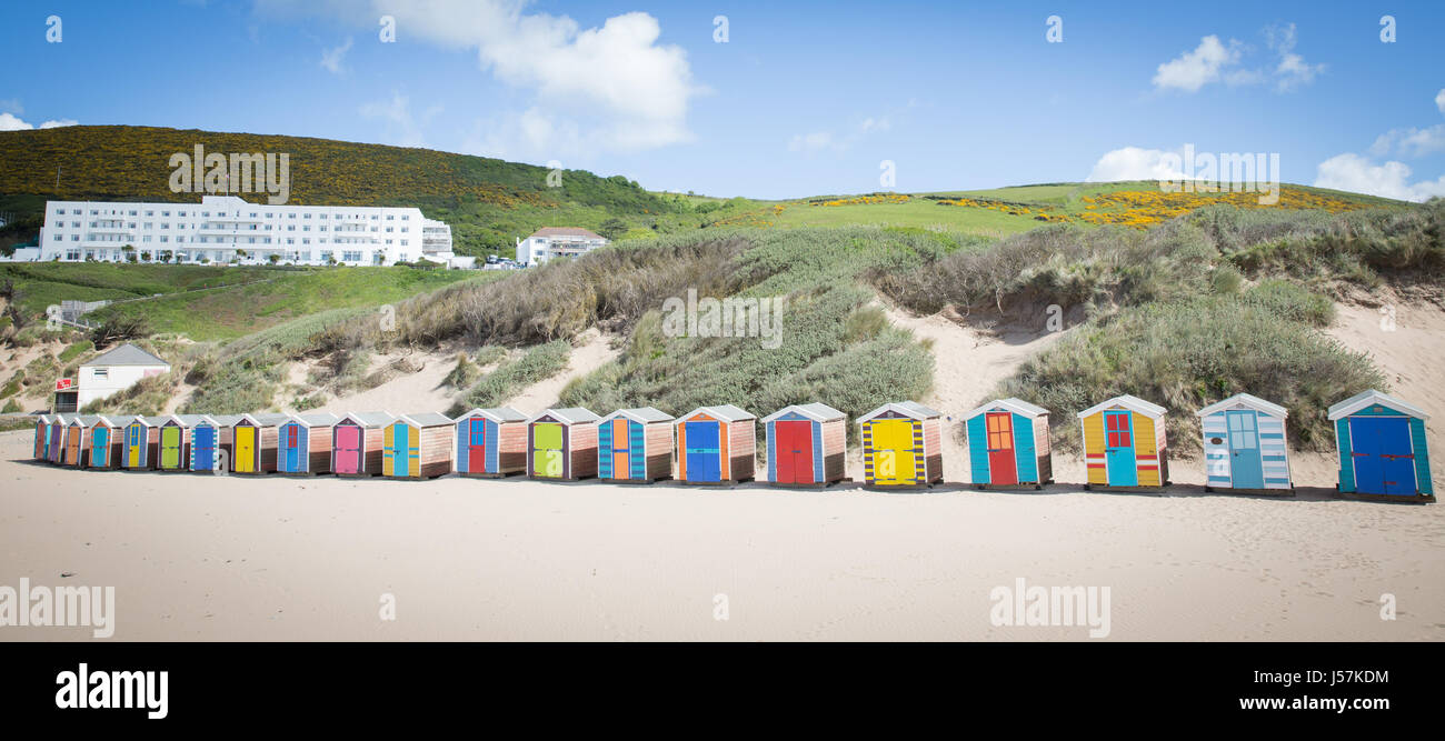 Strandhütten mieten im Saunton Sands Beach in North Devon, England. Stockfoto