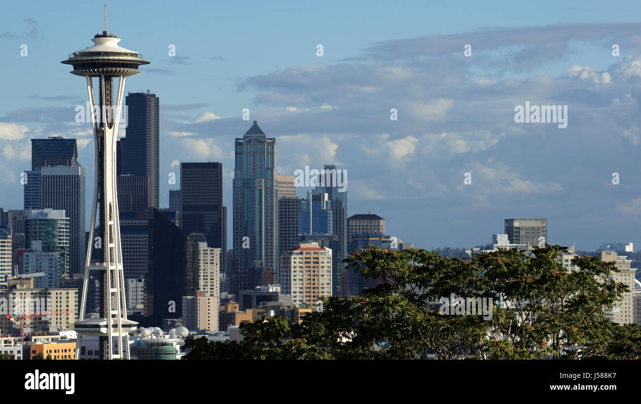 SEATTLE, WASHINGTON STATE, USA - 10. Oktober 2014: Skyline Panorama-Blick vom Kerry Park während des Tages Stockfoto