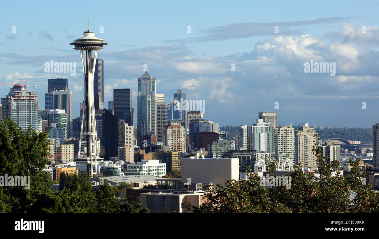 SEATTLE, WASHINGTON STATE, USA - 10. Oktober 2014: Skyline Panorama-Blick vom Kerry Park während des Tages Stockfoto