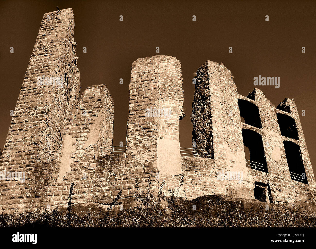 Sepia ruinieren Pfalz Schloss Burg Burgruine Ramburg Ramberg Rheinland-pfalz Stockfoto