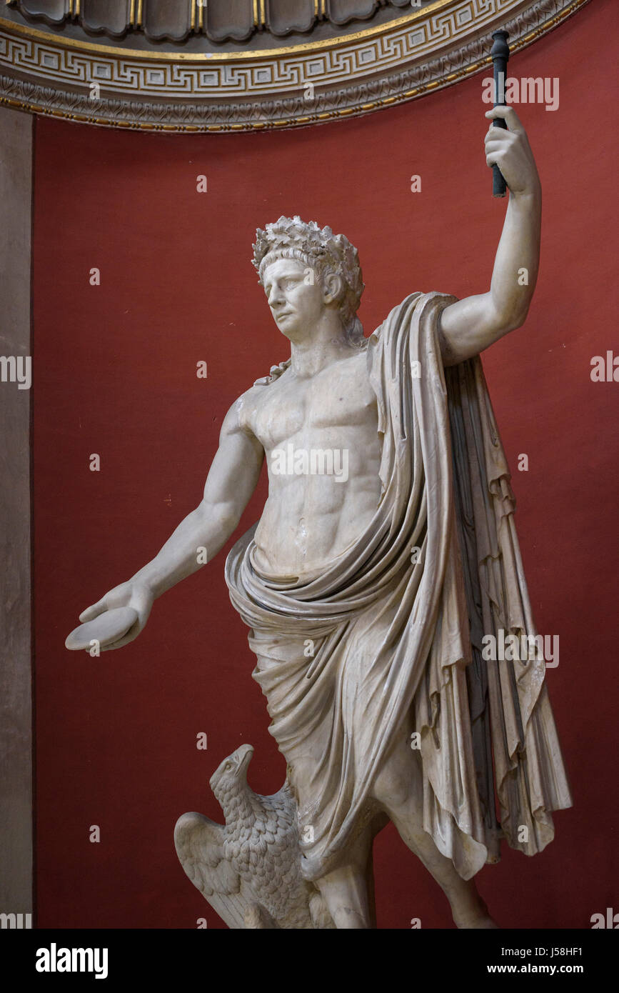Rom. Italien. Statue von Roman Emperor Claudius als Jupiter, mit einer bürgerlichen Krone der Eiche Blätter, Pio-Clementino-Museum, Vatikanischen Museen. Stockfoto