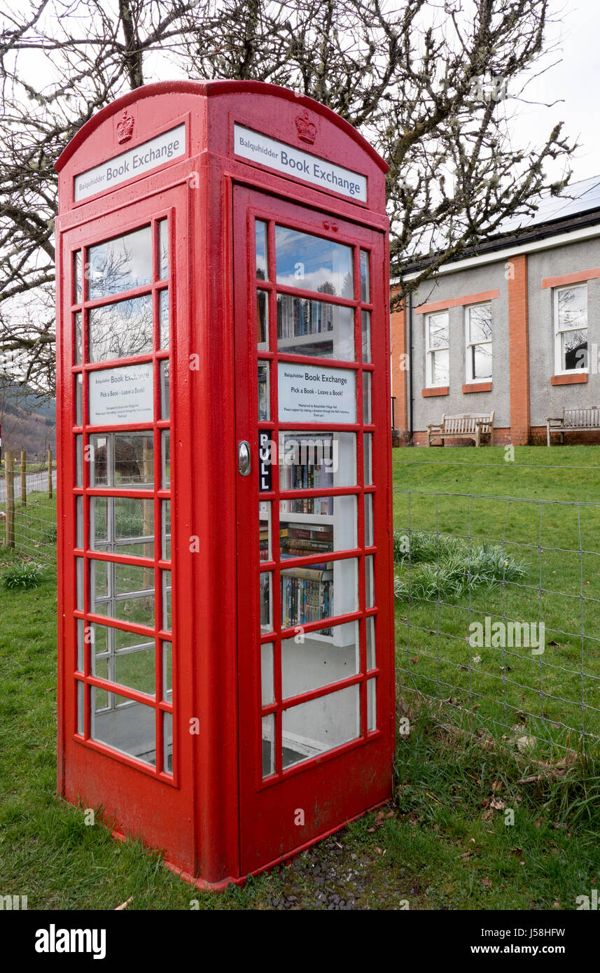 Balquhidder Büchertausch in eine alte rote Telefonzelle, Balquhidder, Perthshire, Schottland Stockfoto