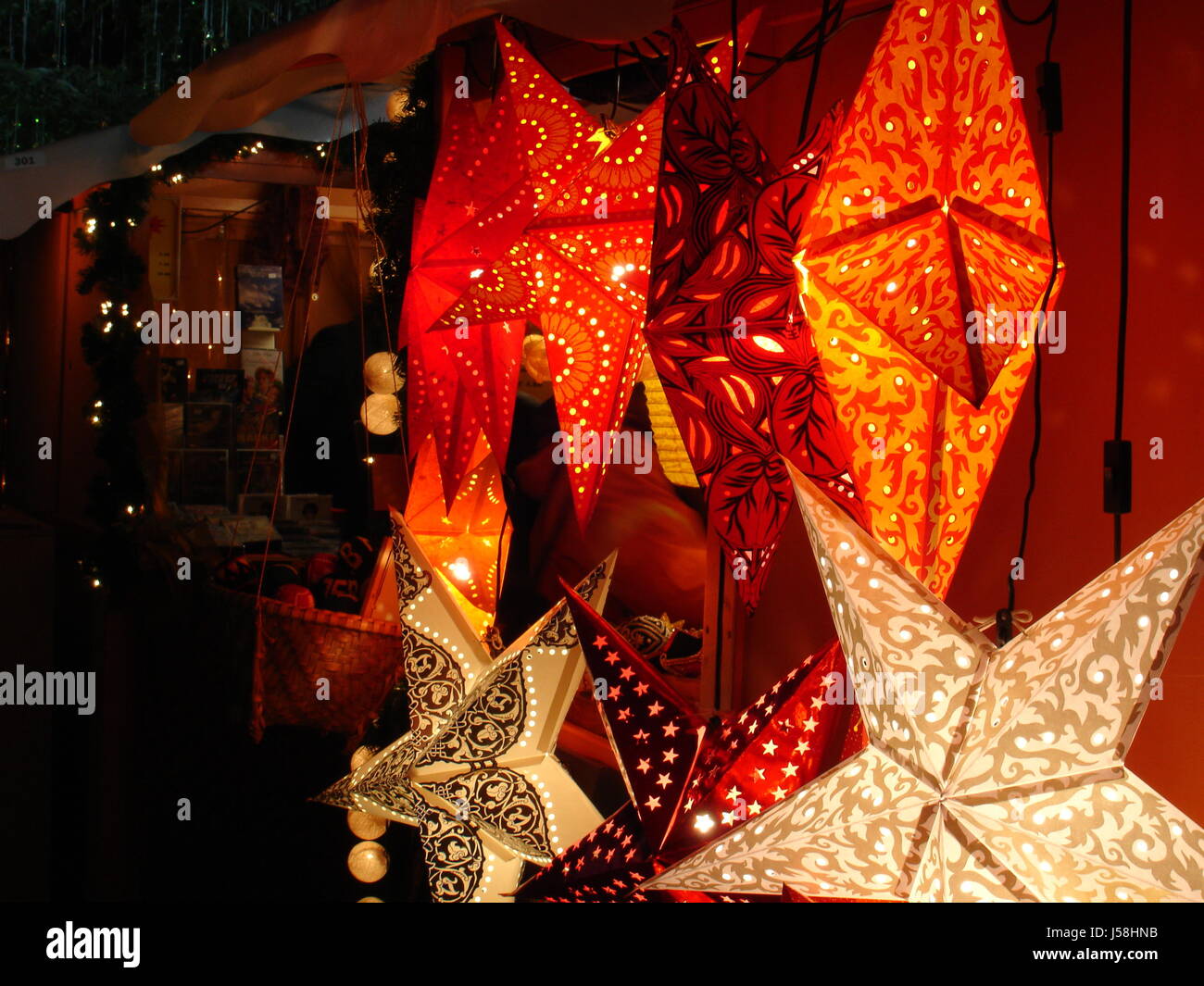 Bahnhof Stadt leuchtet Advent Schweiz Lampen Zürich Stars Sternchen  Stockfotografie - Alamy