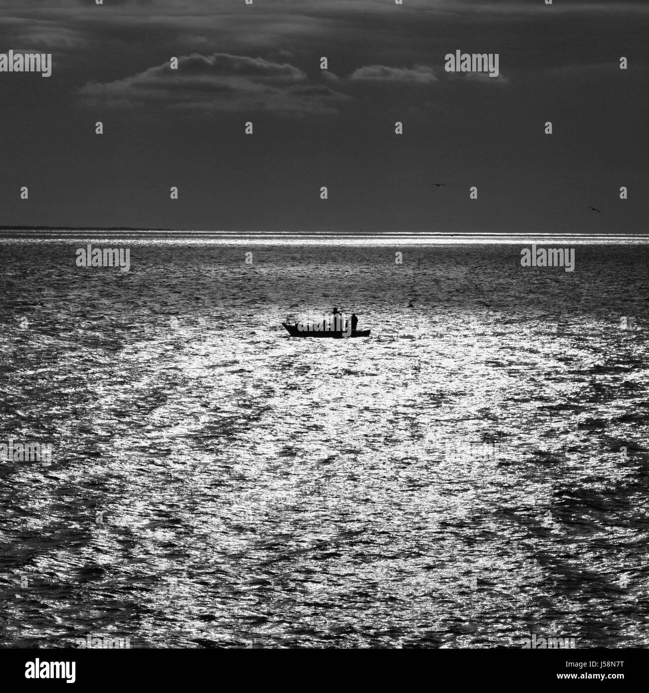 bei Nacht Mond Atlantik Salzwasser Meer Ozean Wasser Mondlicht Fischer Stockfoto