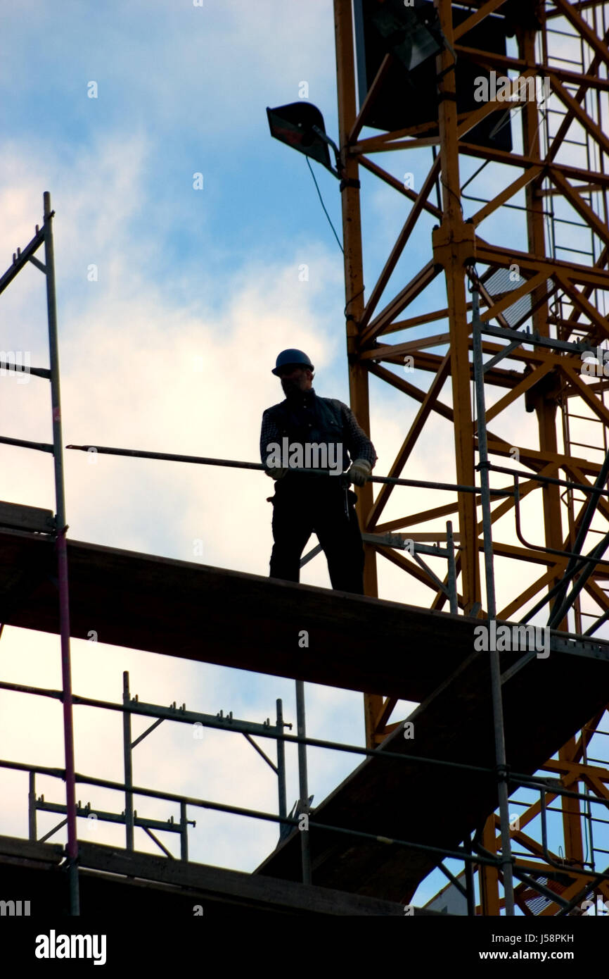 Sonnenuntergang Gerüst Gerüste Krane Bau Arbeiter Konstrukt zu bauen Stockfoto