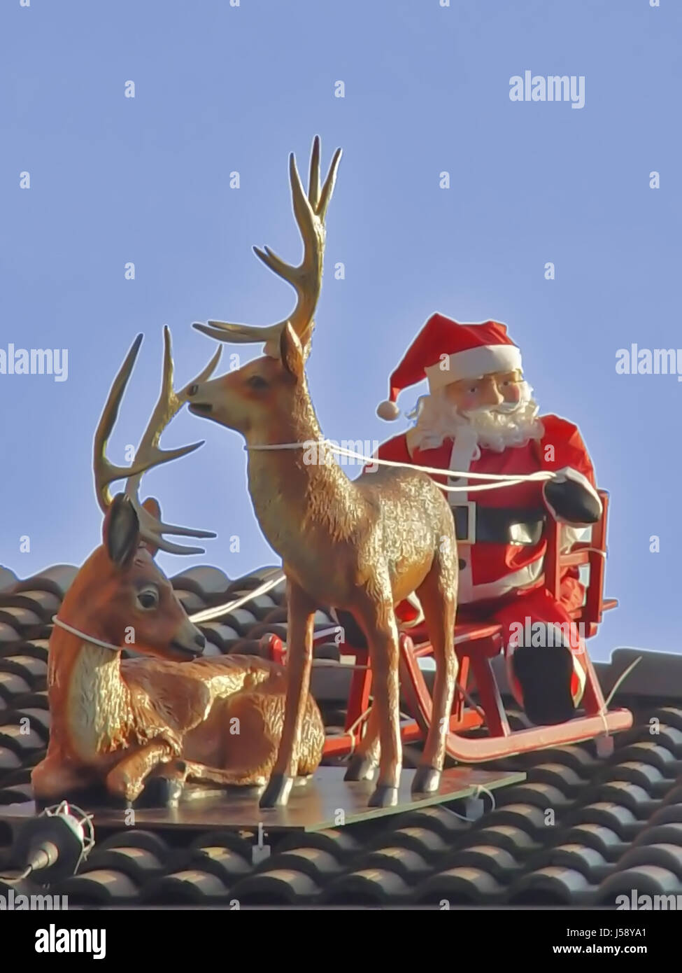 fahren Sie der Weihnachtsmann Schlitten Weihnachten Rentier auf dem Dach Fähren Weihnachten x-mas Mann Stockfotografie