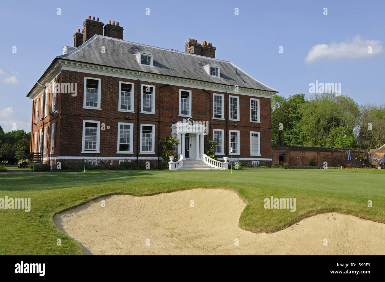18. Green und Bunker und das Clubhaus; Royal Blackheath Golf Club, Blackheath, Kent, England Stockfoto
