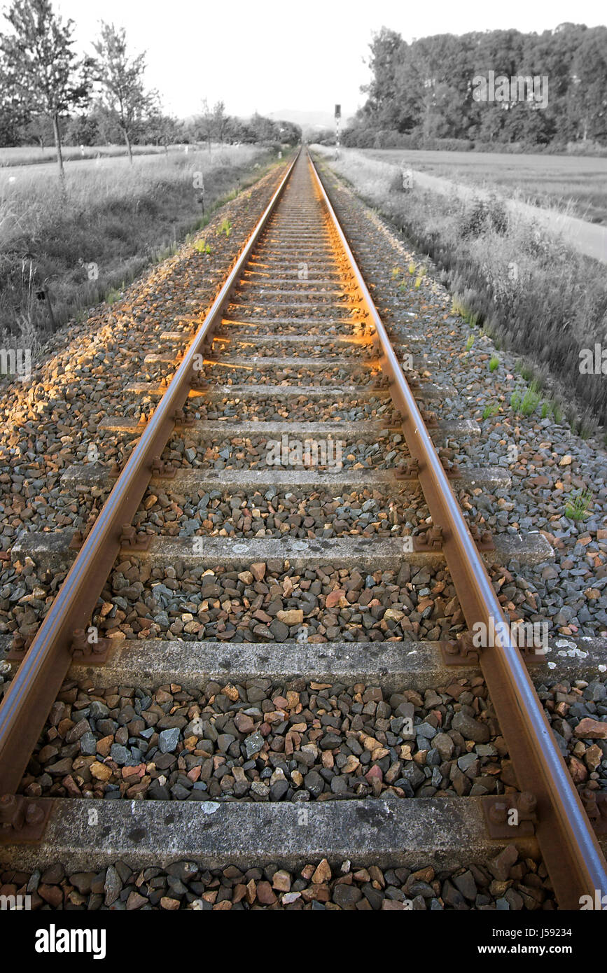 Colorkey verfolgt breite unendliche parallele Unendlichkeit Entfernung Aeon ewigen Stockfoto