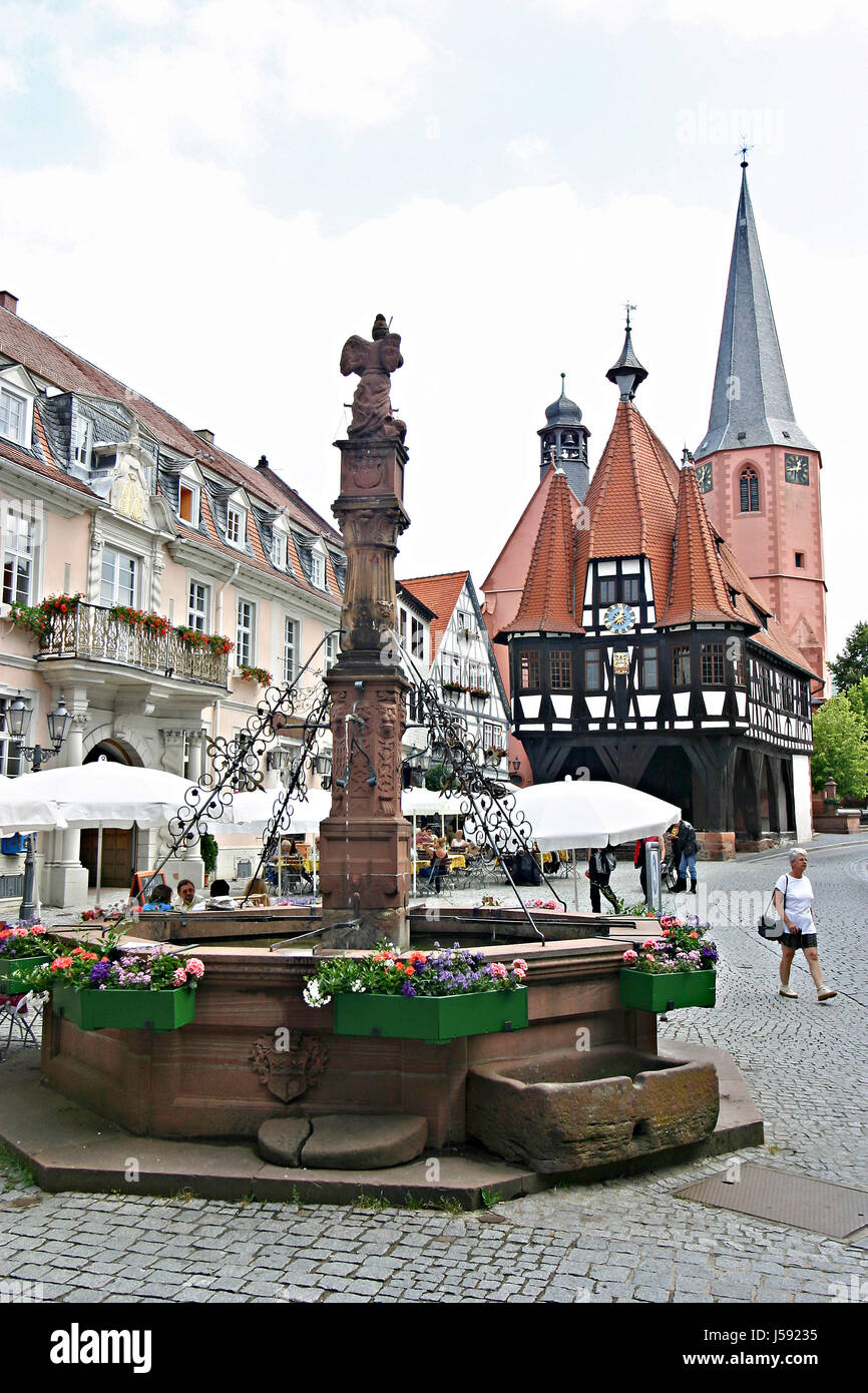 Tourismusverband romantisches Romantik Rahmenarbeit Rathaus Brunnen Wochenmarkt Stockfoto