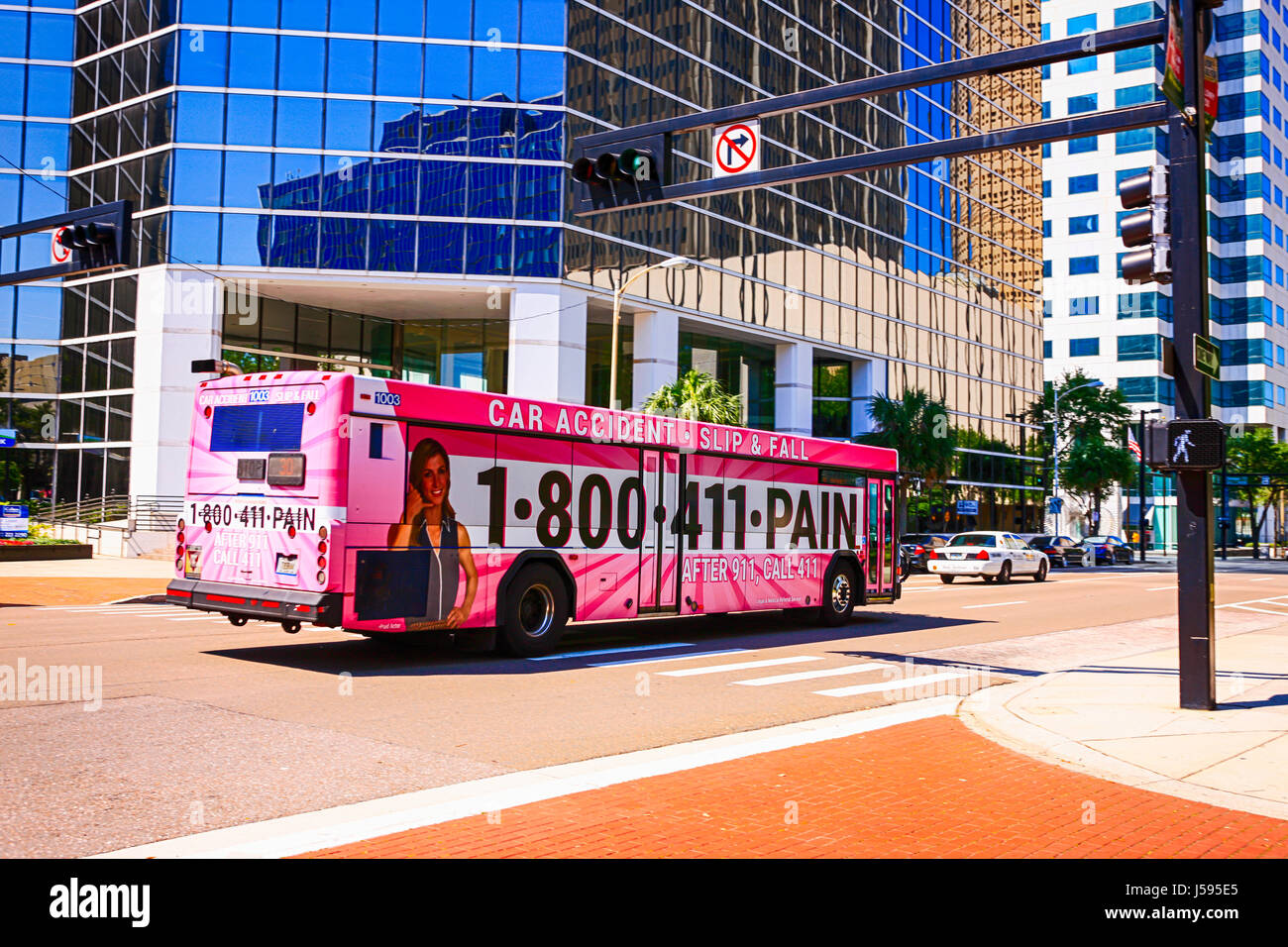 Bus Advertising Usa Stockfotos Und Bilder Kaufen Alamy