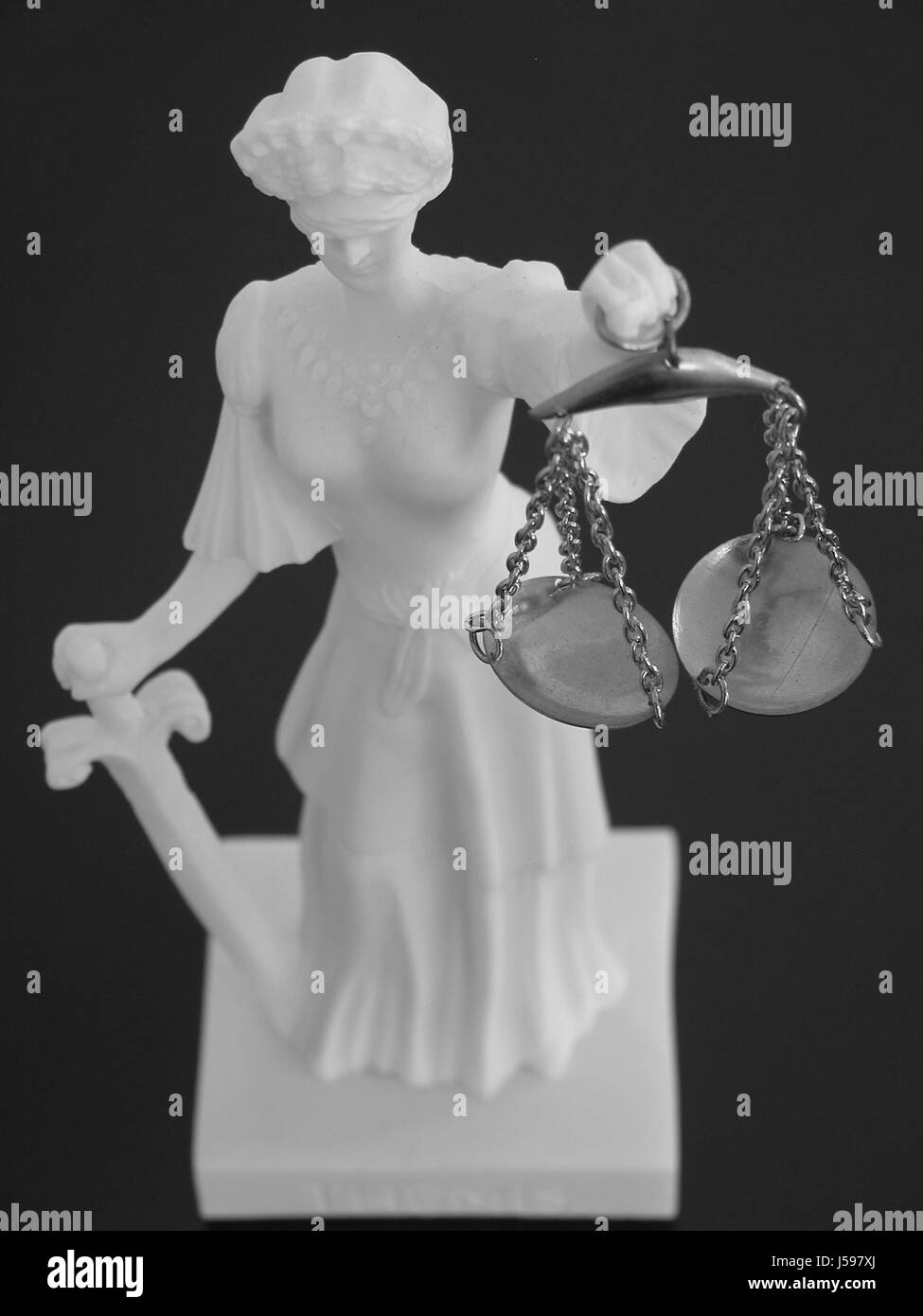 Frau Kunst Statue Skulptur leer europäischen kaukasischen Göttin Gesetz Schwertarm Stockfoto