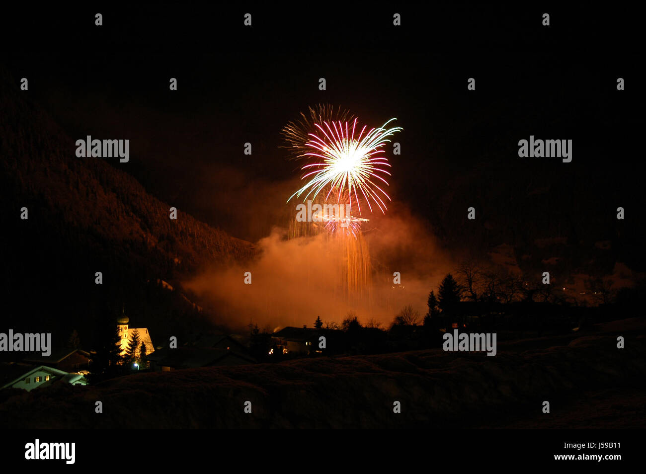 Glanz strahlt hell lucent leichte heitere leuchtende Berge bei Nacht Stockfoto