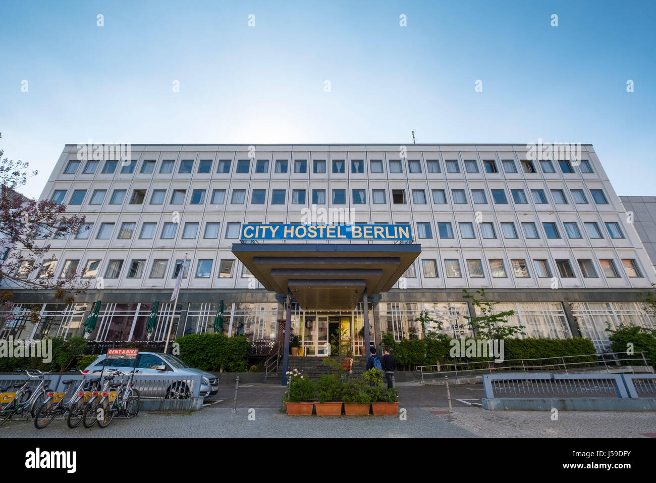 Außenansicht des City-Hostel in Berlin, gelegen neben der nordkoreanischen Botschaft die kontrovers besitzt und vermietet das Gebäude in Contraventi Stockfoto