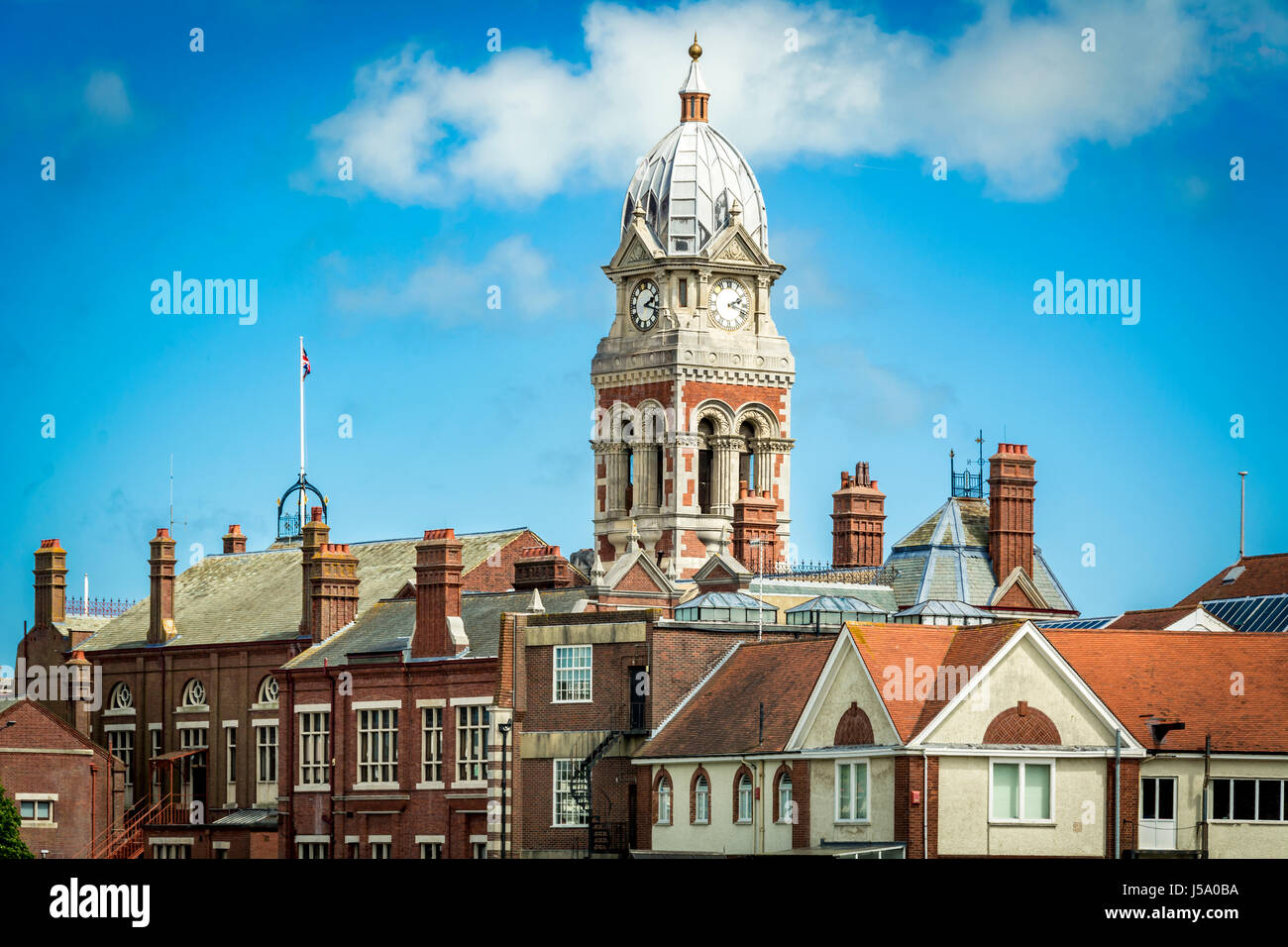 Eastbourne, Rathaus, Rathaus, Regierung, clock Tower, Victorian, Sussex, außen, hoch, Kuppel, Kupfer, Briten, Union jack Stockfoto