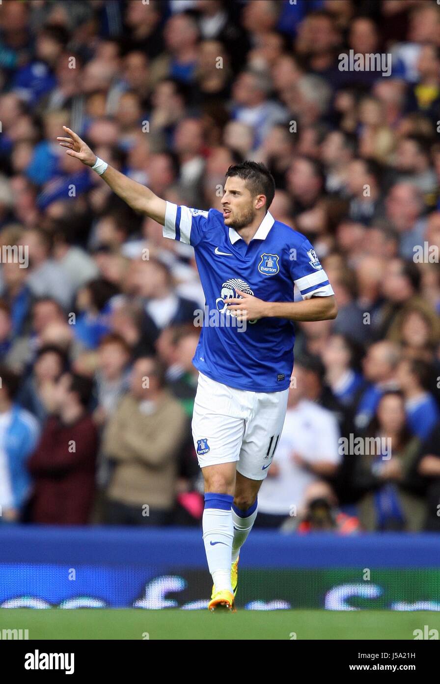 KEVIN MIRALLAS feiert EVERTON V HULL CITY GOODISON PARK LIVERPOOL ENGLAND 19. Oktober 2013 Stockfoto