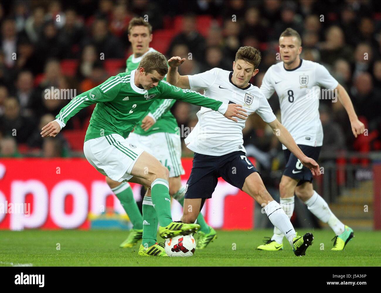 SVEN BENDER ADAM LALLANA ENGLAND V Deutschland ENGLAND V Deutschland WEMBLEY Stadion LONDON ENGLAND 19. November 2013 Stockfoto