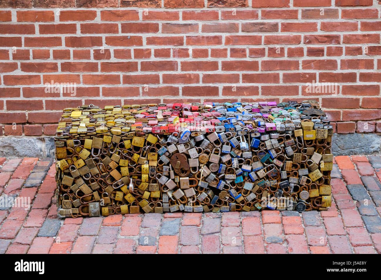 Mathew Rosenblatt Vorhängeschlösser, Schlösser, in der Form einer Brust, rechteckige Form, Liebe Symbol, Schloss Herz, Liebeskonzept, valentine, Herz Vorhängeschloss. Stockfoto