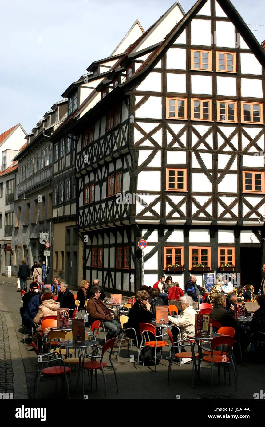 Altstadt, Stühle, Tische, Giebelseite, Erfurt, Fachwerkhaus, Straencafe, Schrge wnde Stockfoto