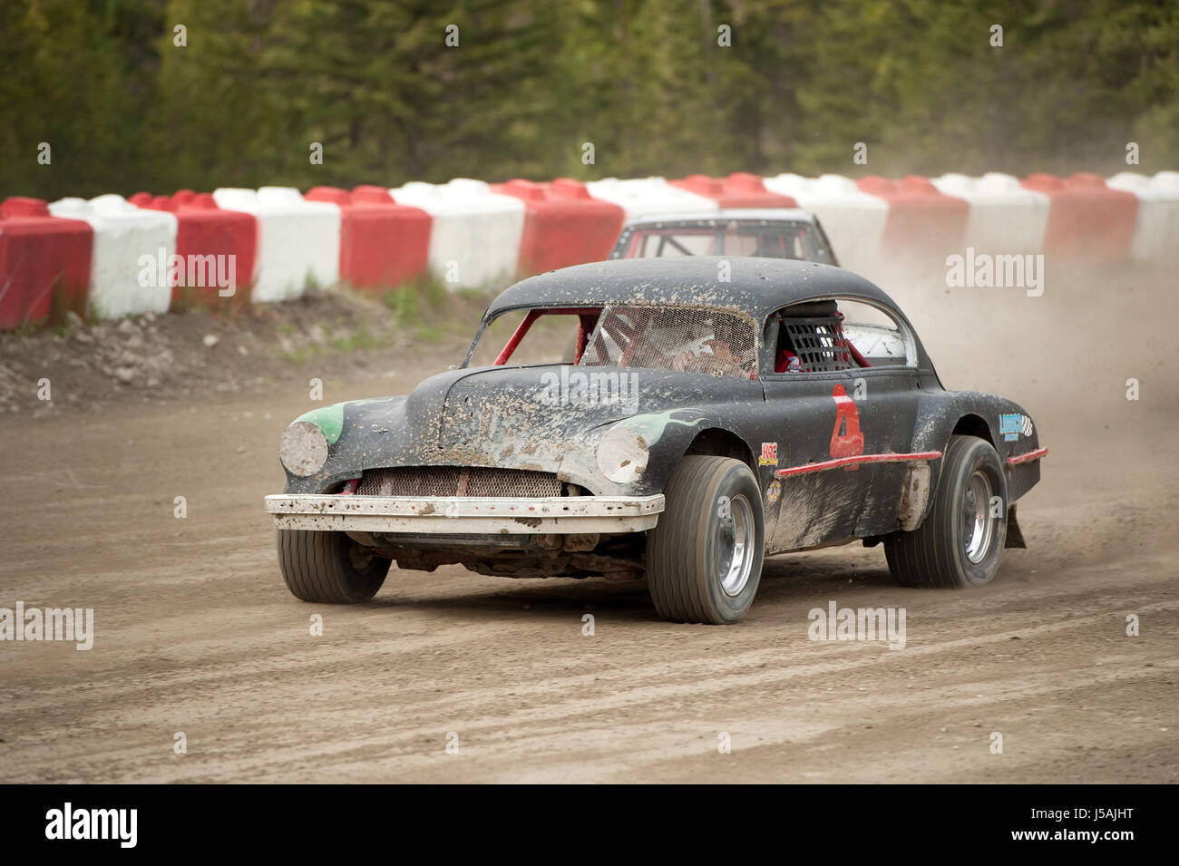 Kleine Stadt Dirt-Track Stock-Car-Rennen.  Hausgemachte Rennwagen auf einem Feldweg.  Pemberton BC, Kanada Stockfoto