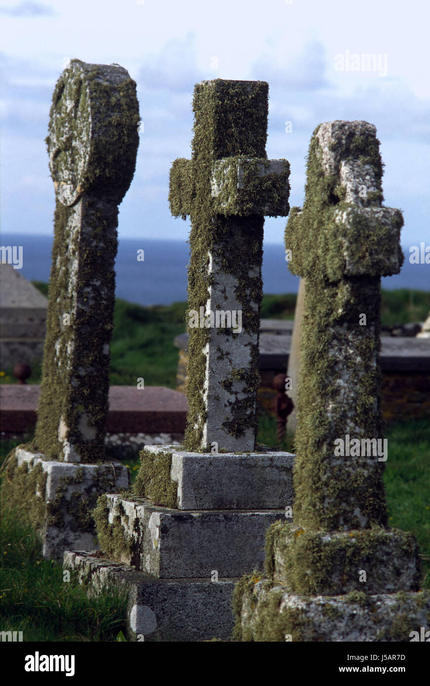 historische Stein Kreuz Friedhof England Grabsteine Zopf flechten christian Stockfoto
