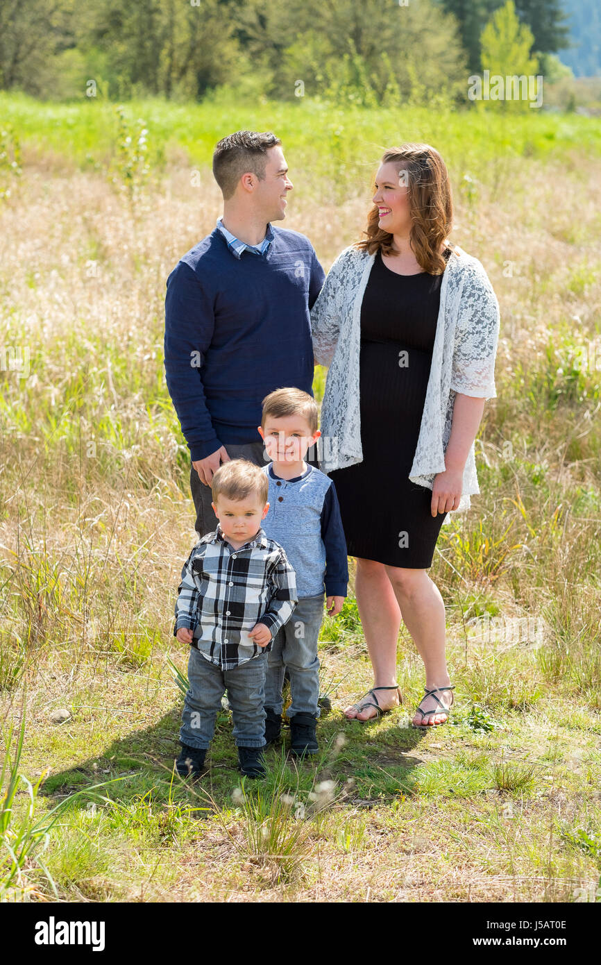 Familienbild der vier im freien Stockfoto