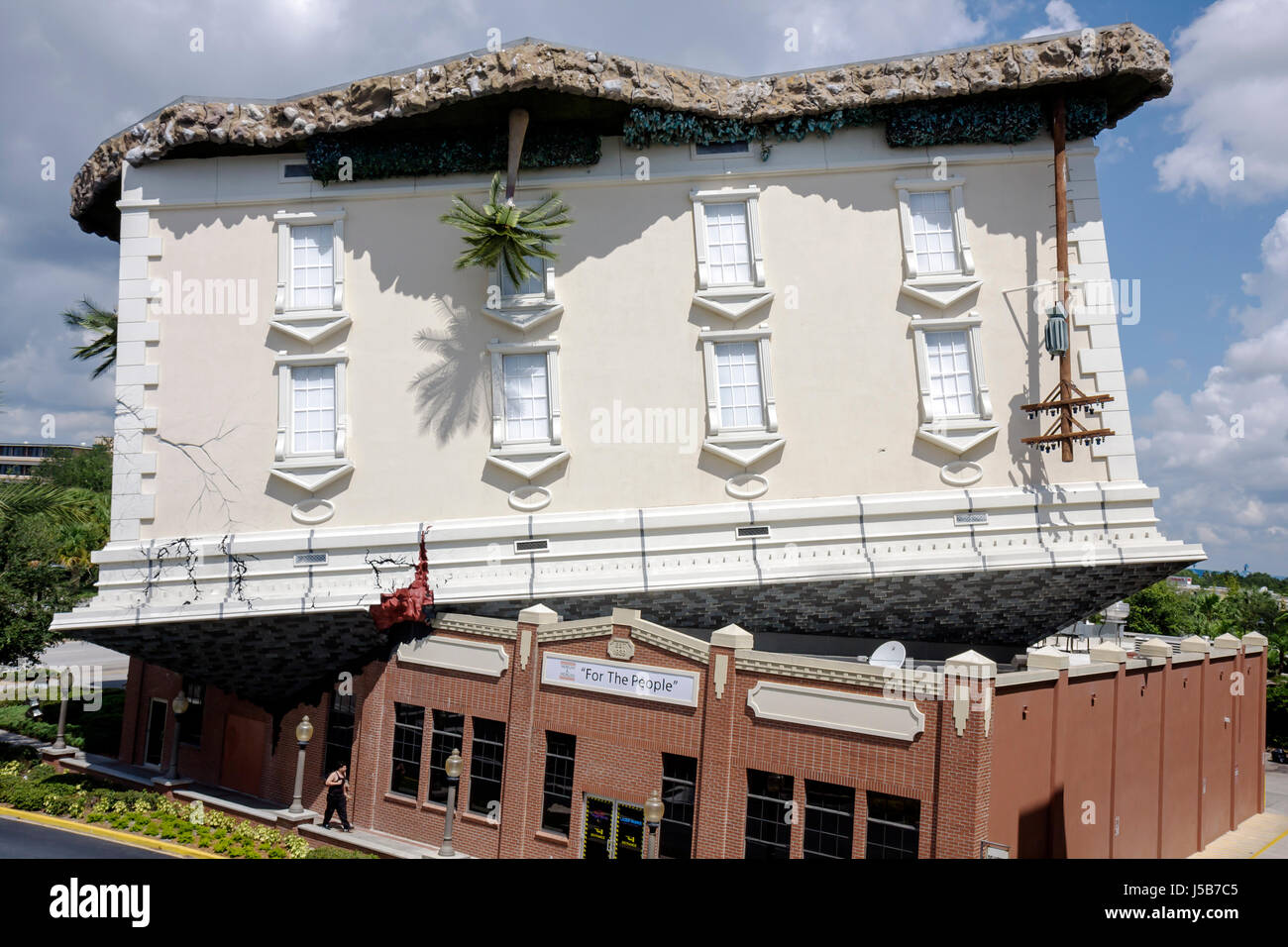 Orlando Florida, International Drive, WonderWorks, Vergnügungspark, auf dem Kopf stehendes Gebäude, skurrile Architektur, Aufmerksamkeit erregen, Blickfang, Besucher tra Stockfoto