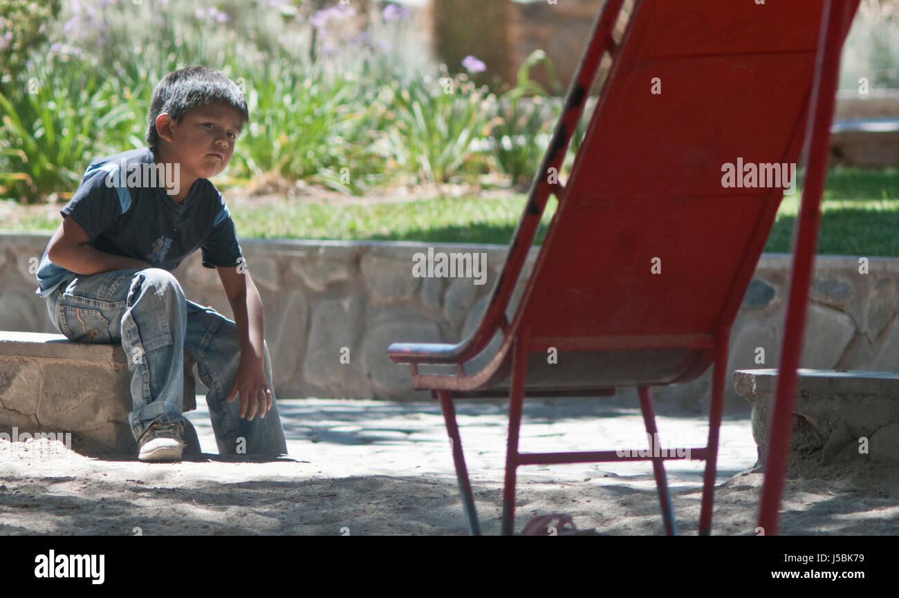 Aborigines Kind in einem Park. Cachi, Provinz Salta, Argentinien Stockfoto