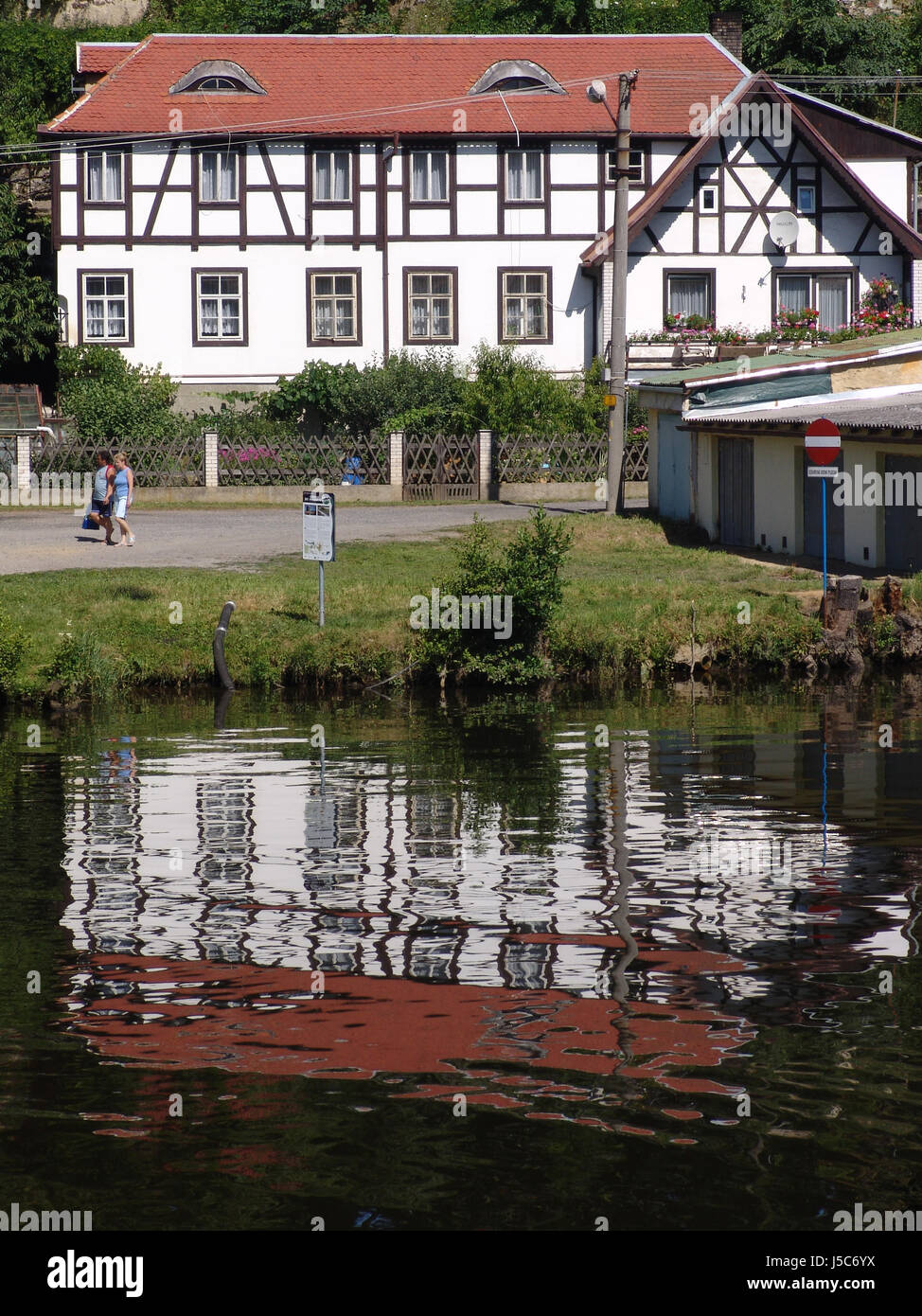 FrameWork Spiegelung Tschechien Böhmen Fluss Wasser Fachwerkhaus Cheb eger Stockfotografie Alamy FrameWork Spiegelung Tschechien Böhmen Fluss Wasser Fachwerkhaus Cheb eger Stockfotografie Alamy