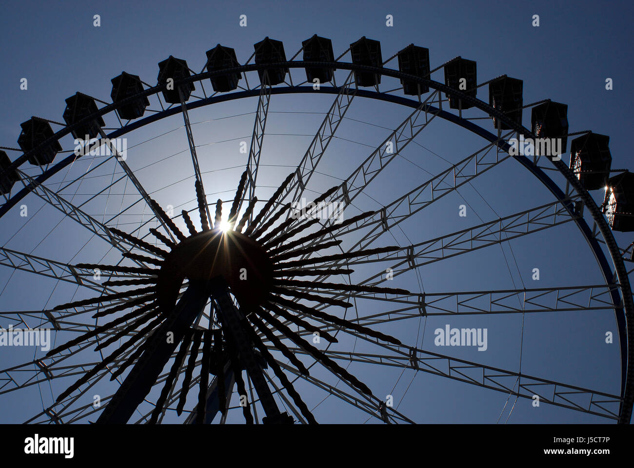 im Obergeschoss Tourismus Gondeln folk Festival Bayern Sightseeing gegen Licht Stockfoto