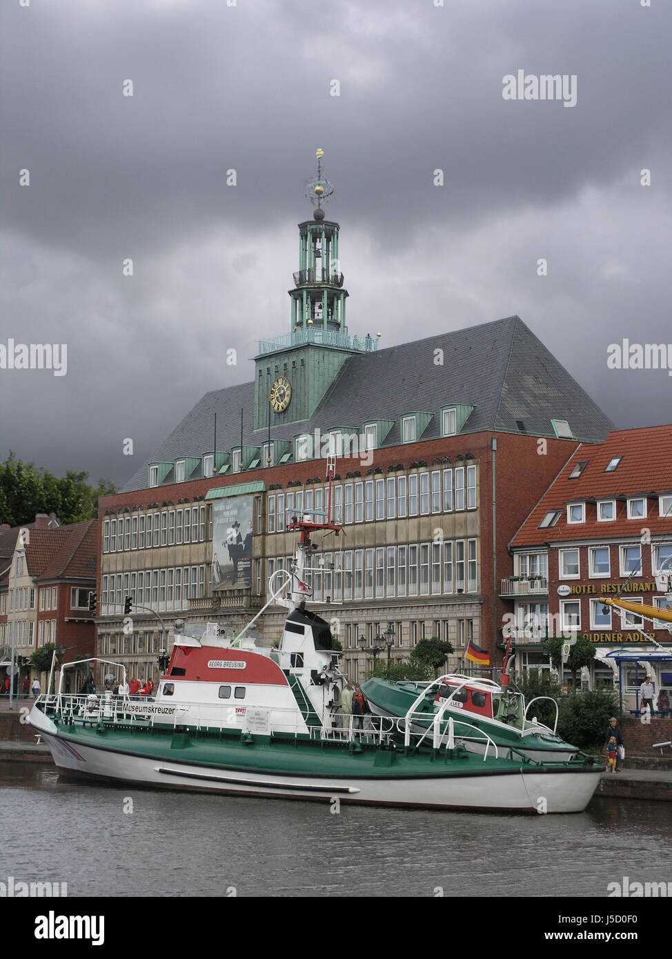 Hafen-Rathaus Ostfriesland birgt Postkarte George Wolken Emden Stockfoto