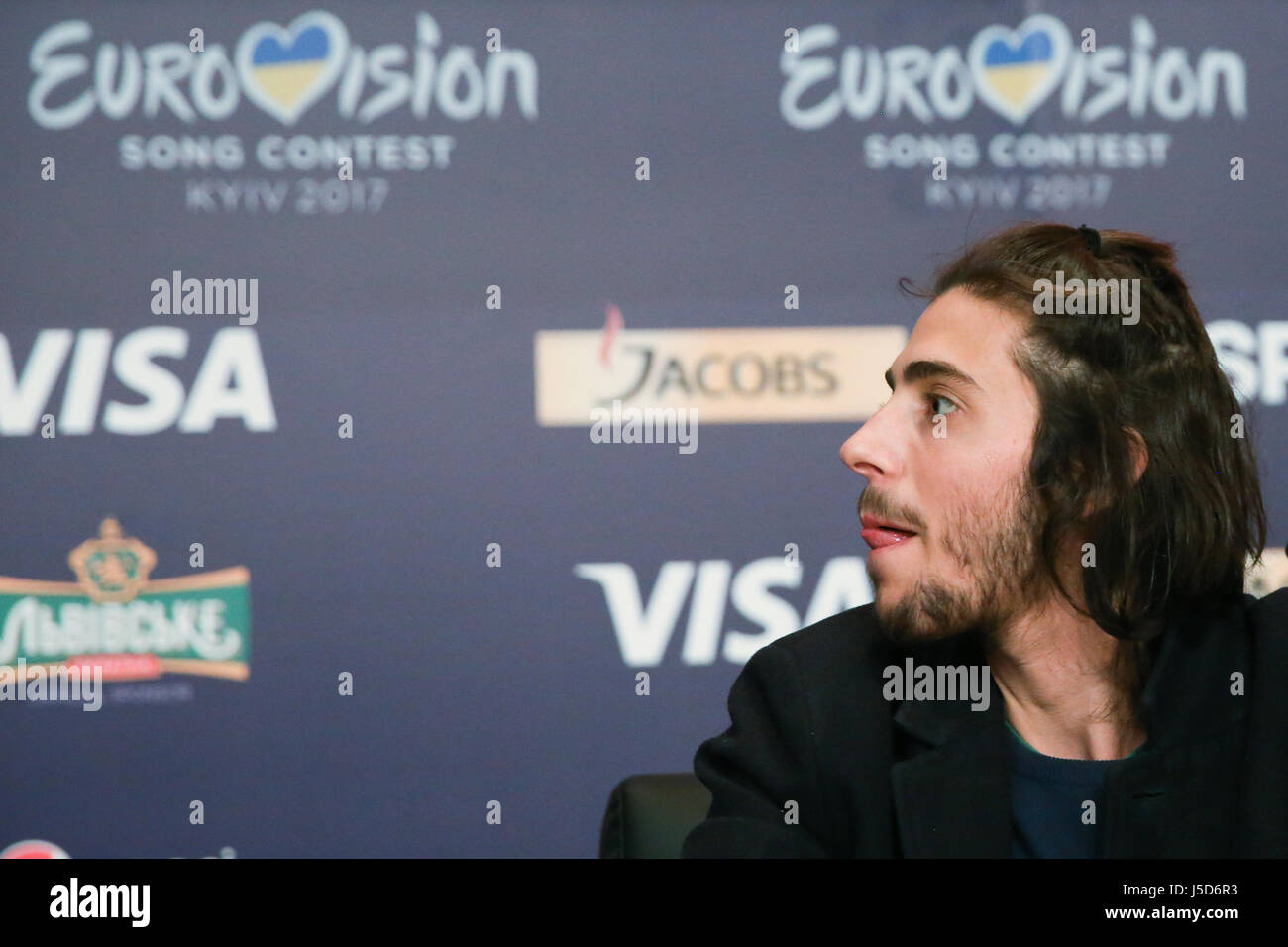 Kiew, UKRAINE - 14. Mai 2017: Salvador Sobral aus Portugal auf der Pressekonferenz beim Eurovision Song Contest in Kiew, Ukraine Stockfoto