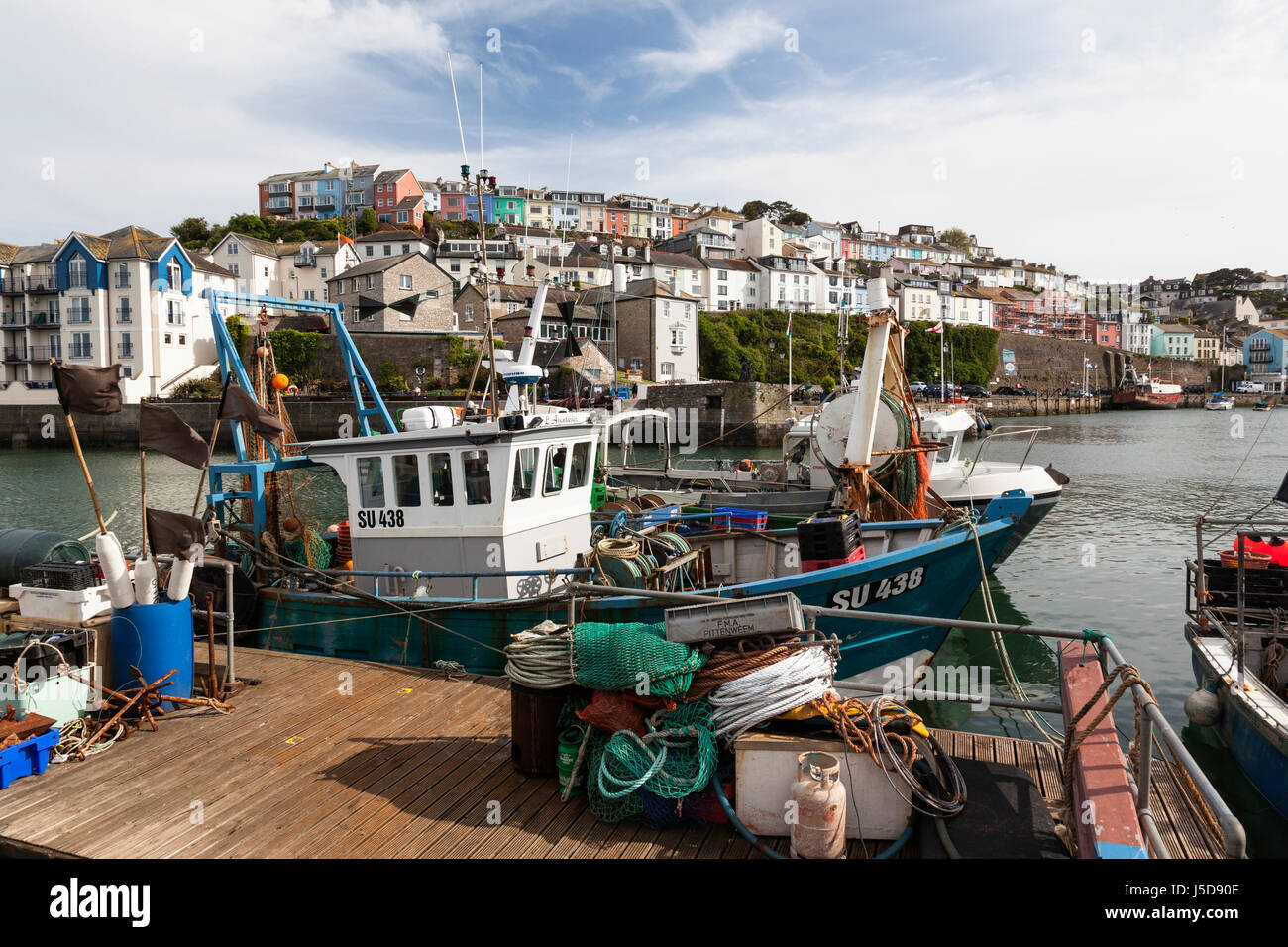 Ein Fischtrawler im Brixham Hafen, South Devon, England, Großbritannien Stockfoto