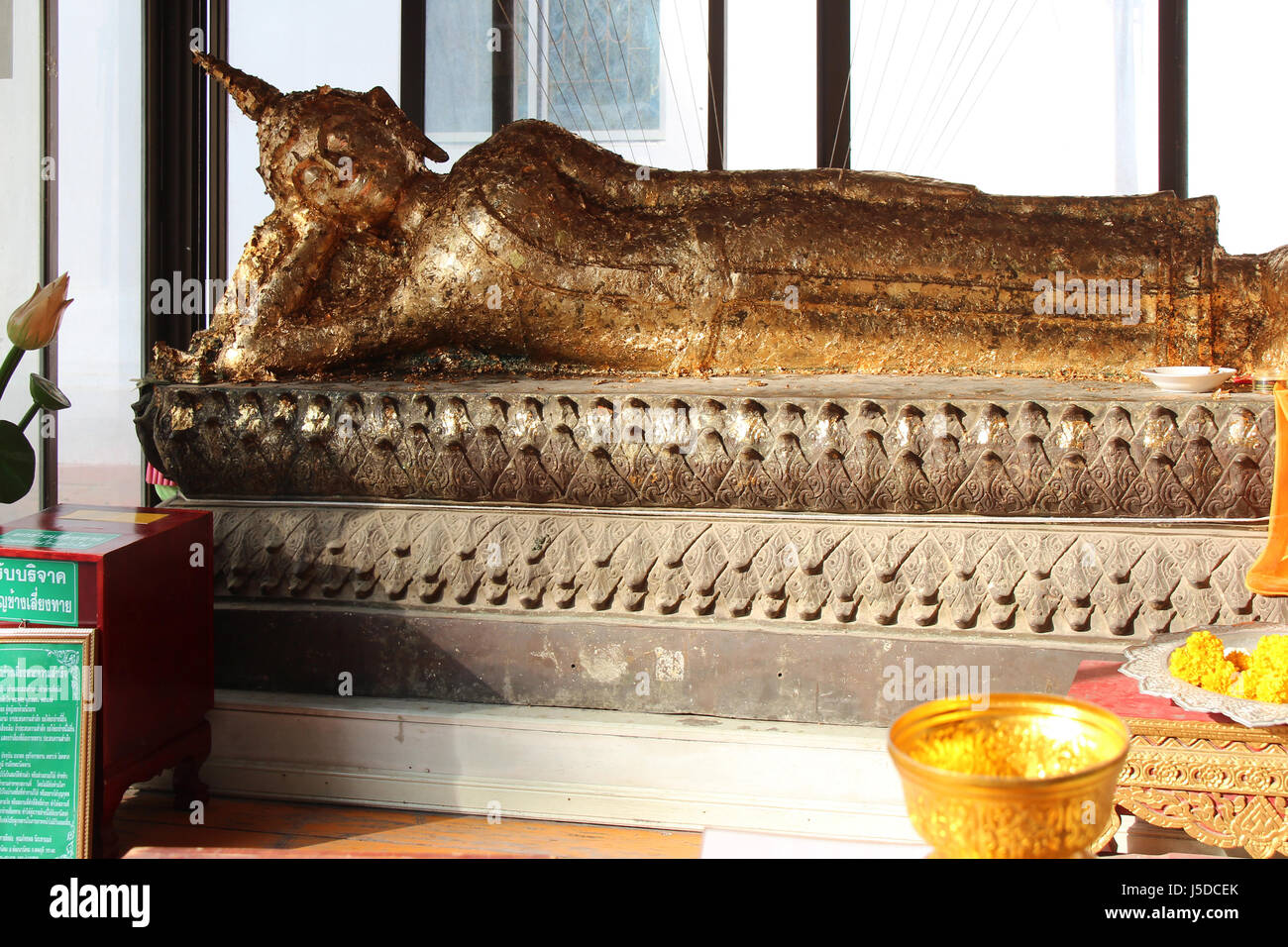 In einem buddhistischen Tempel (Wat Pa Mok) in Ang Thong (Thailand). Stockfoto