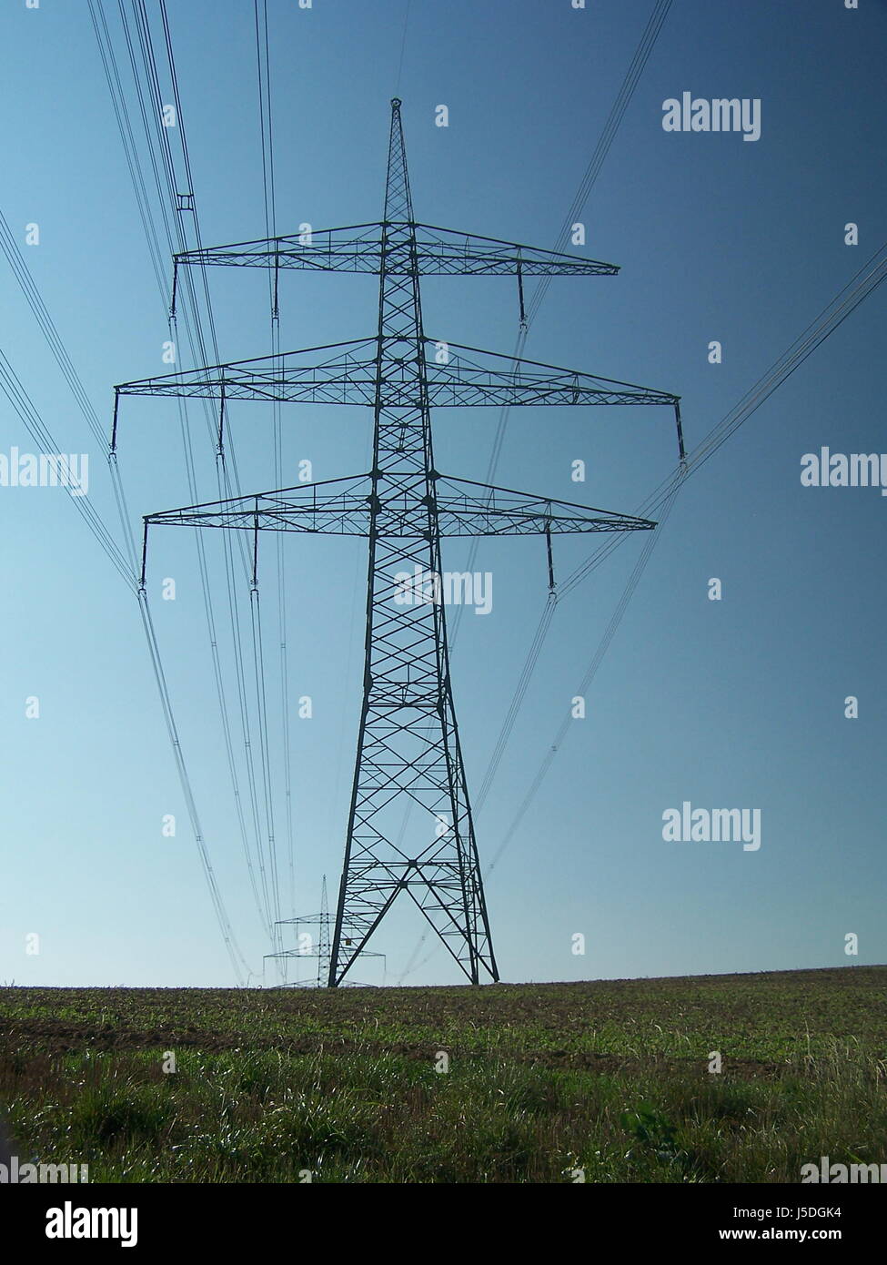 Energie macht Strom Strom Leistung Volt Mast hohe Spannung Stockfoto