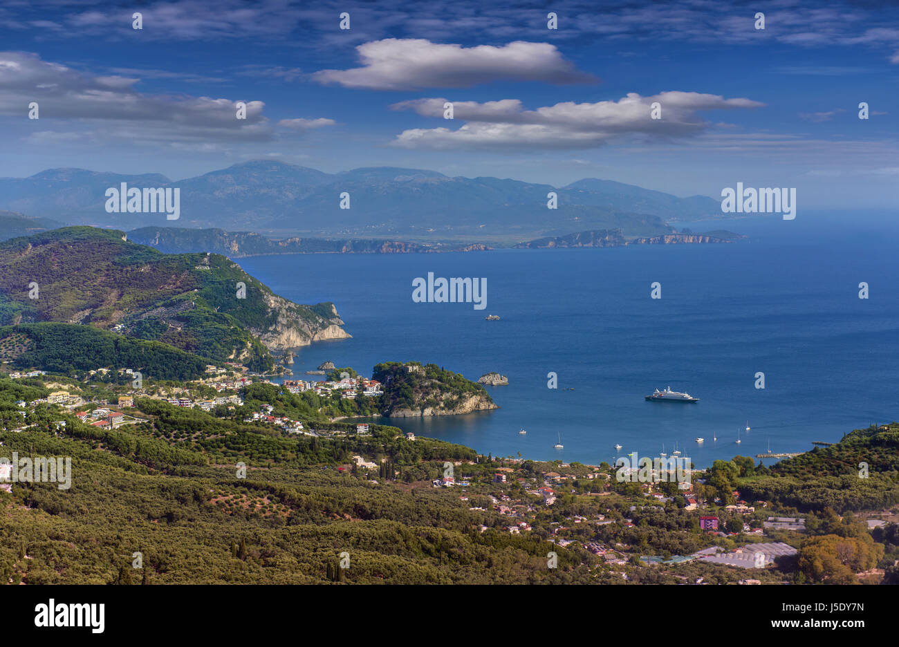 Panoramablick auf Pargas Küste von Agias Burg, in der Region Epirus, Westgriechenland Stockfoto