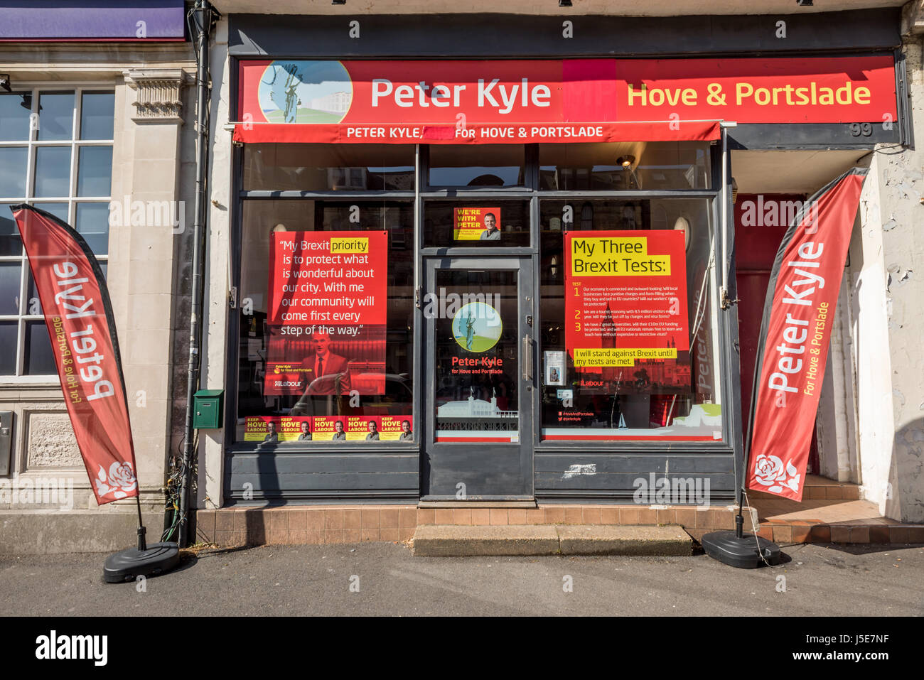 Die Wahlkampf-Hauptquartier für Hoves Labour Party Kandidaten Peter Kyle Stockfoto