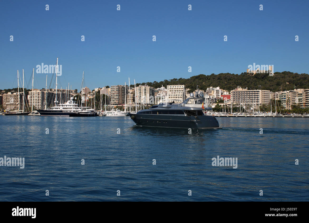 Bild - Luxus Motor Superyacht "TAMARA RD" (35m, erbaut im Jahr 2010 von Cantieri Navali Lavagna, Makler Northrop & Johnson) - Palma De Mallorca. Stockfoto